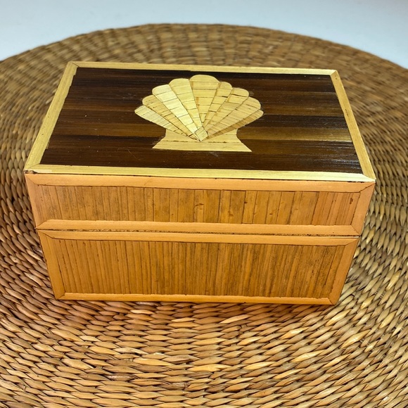 Vintage Mid Century Modern Sea Sea Shell Inlayed Jewelry Trinket Box